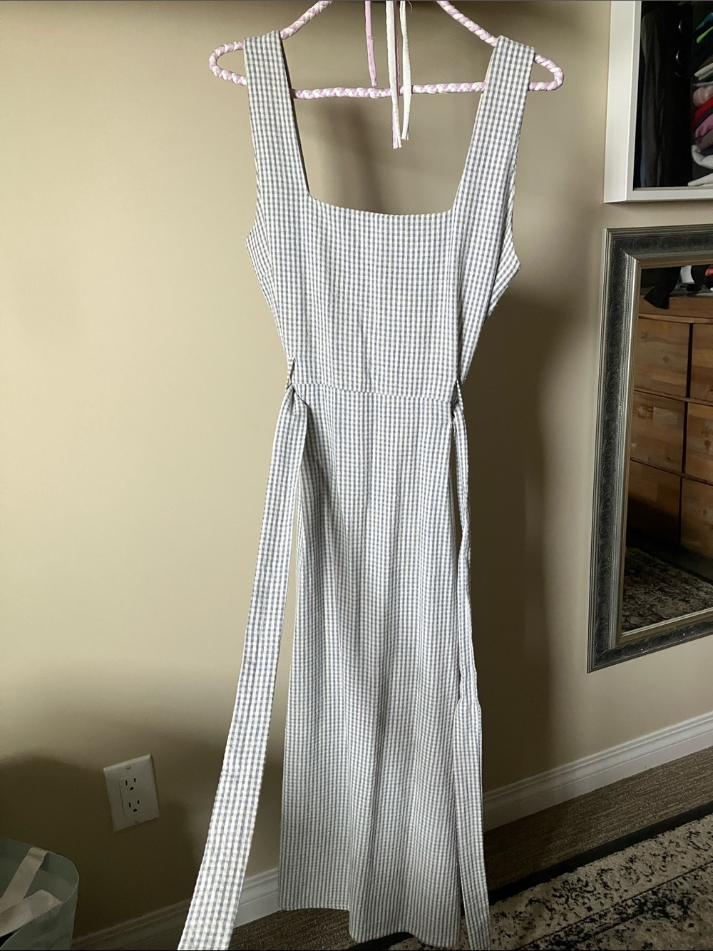Sleeveless Gingham Maxi Dress in White and Light Gray